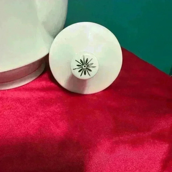 Crown Ming Crochet Coffee - Picture 7 of 9